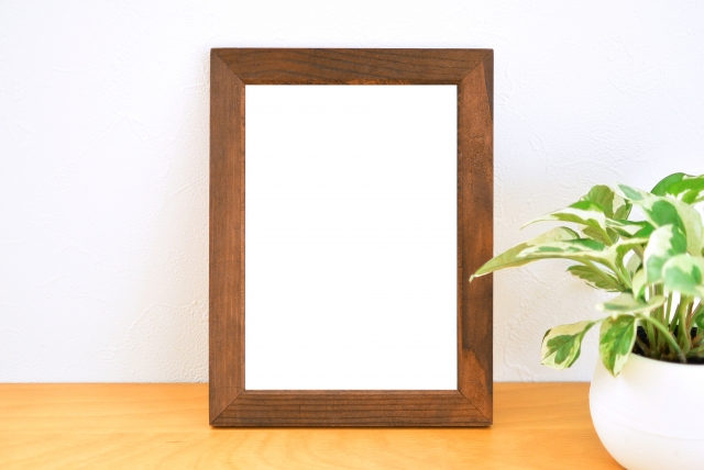 木枠の額縁